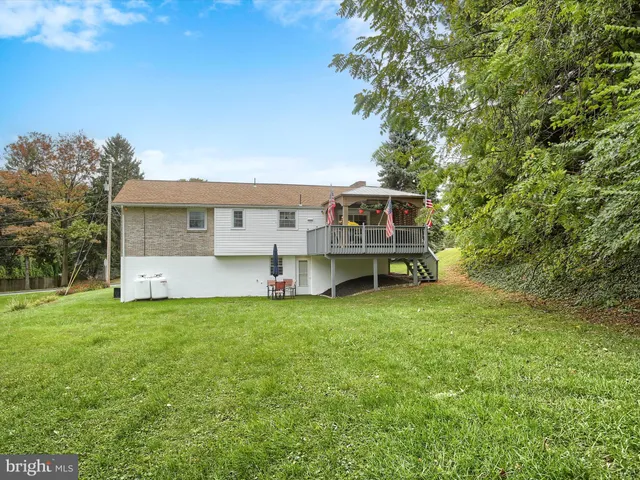a view of a house with a backyard
