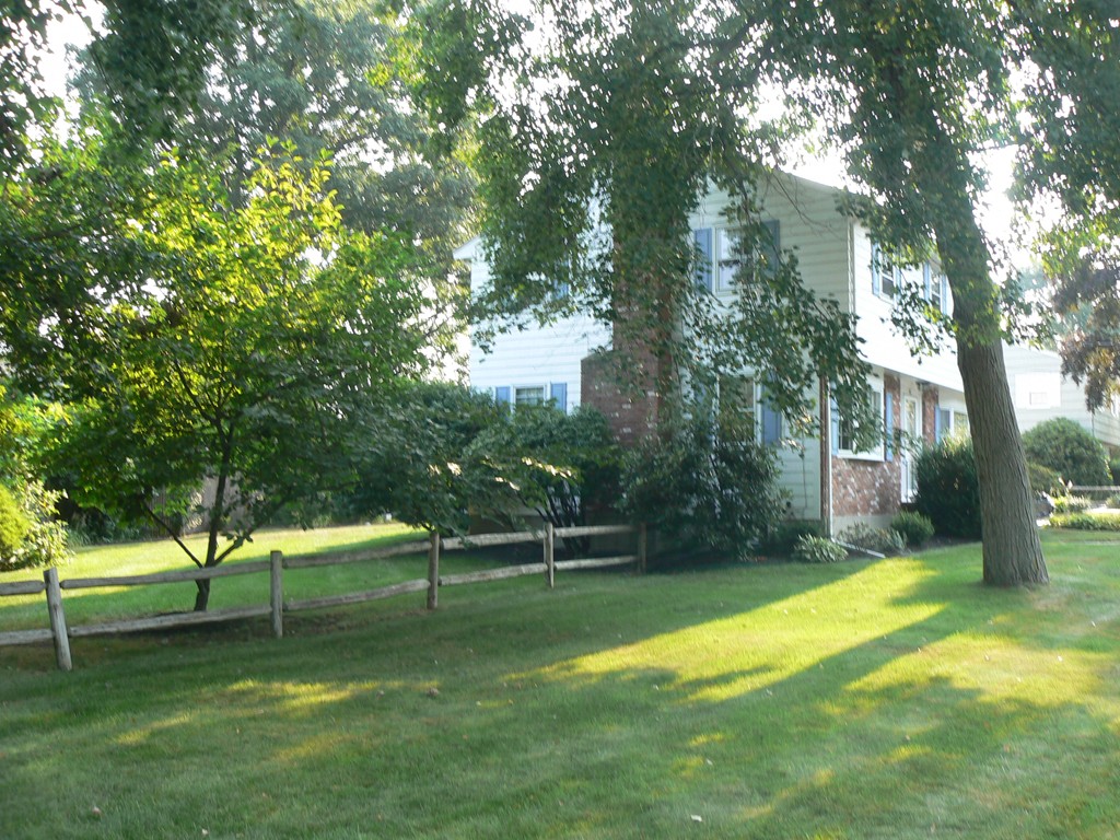 13 Eileen Road Peabody, MA 01960 - Photo 3 of 27 Gallery Image 3