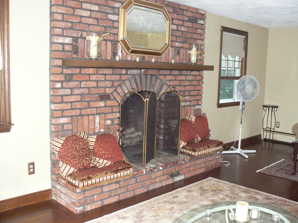 13 Eileen Road Peabody, MA 01960 - Photo 9 of 27 Gallery Image 9