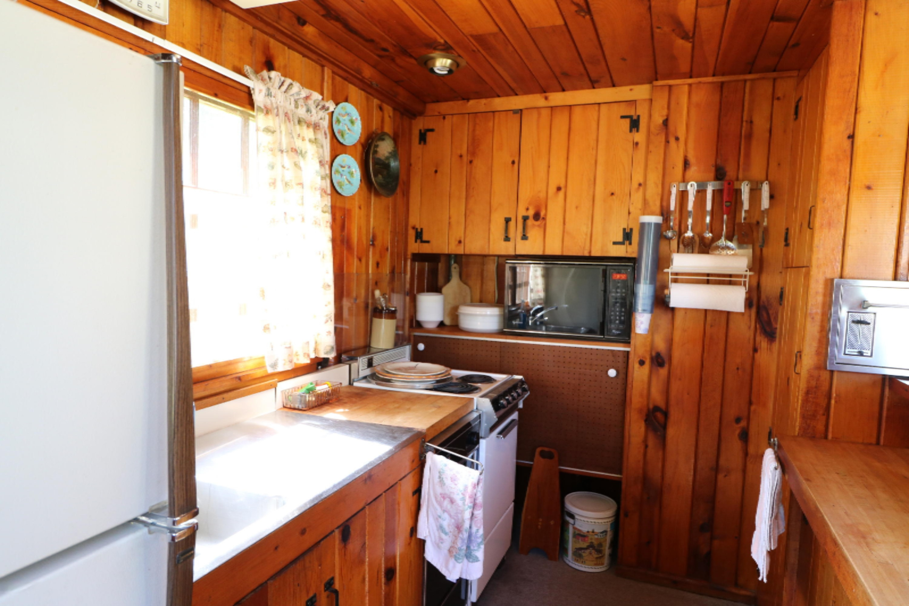 50736 Middle Bay Road Dowagiac, MI 49047 - Photo 6 of 18 Kitchen