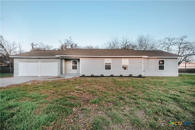 $224,500 | 702 East Airline Road, Victoria, TX 77901