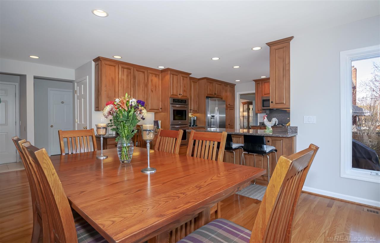 692 Canterbury Road Grosse Pointe Woods, MI 48236 - Photo 19 of 65