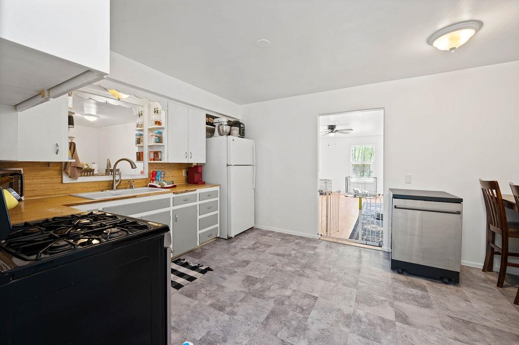 2893 Seely Road Grand Junction, CO 81503 - Photo 8 of 28 a kitchen with a stove a sink and a refrigerator