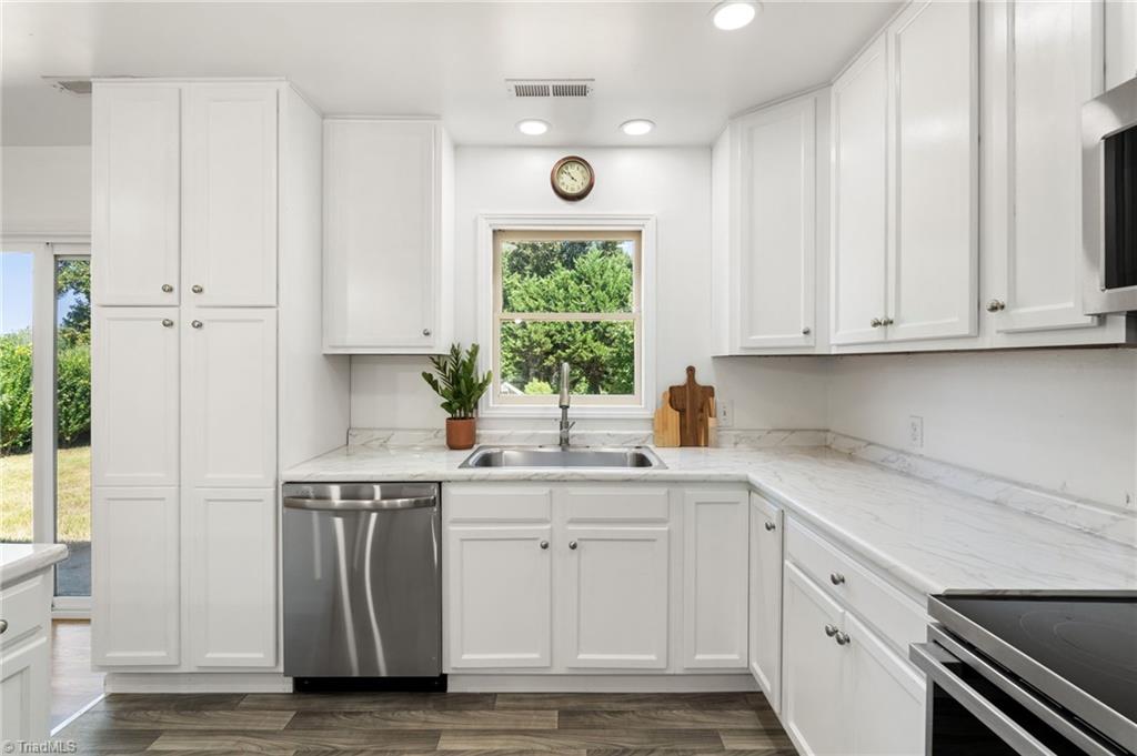 118 Hickory Tree Road Mocksville, NC 27028 - Photo 4 of 21