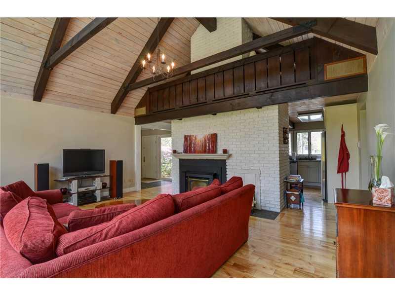 1210 Shore Road Cape Elizabeth, ME 04107 - Photo 2 of 17 Living Room.