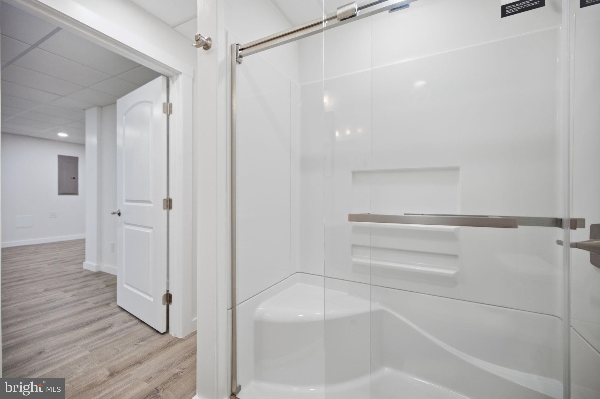 35338 Pheasant Ridge Road Locust Grove, VA 22508 - Photo 21 of 39 a bathroom with a bathtub and a shower