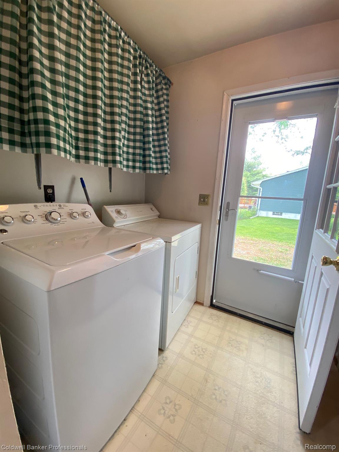 2423 Peppermill Road Lapeer, MI 48446 - Photo 19 of 26 Gallery Image 19