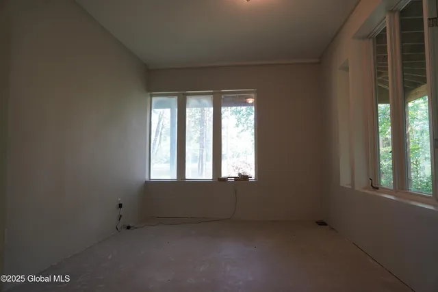 $489,000 | 177 Lake Lorraine Way, Pittstown, NY 12090