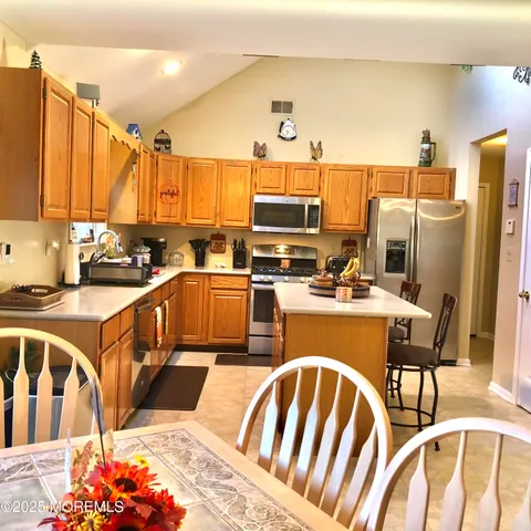 $1,099,000 | 10 Saddlebrook Road, Millstone Township, NJ 08535