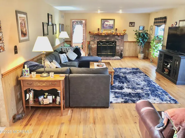 $1,099,000 | 10 Saddlebrook Road, Millstone Township, NJ 08535