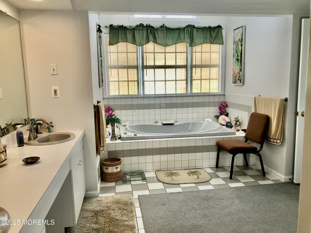 $1,099,000 | 10 Saddlebrook Road, Millstone Township, NJ 08535