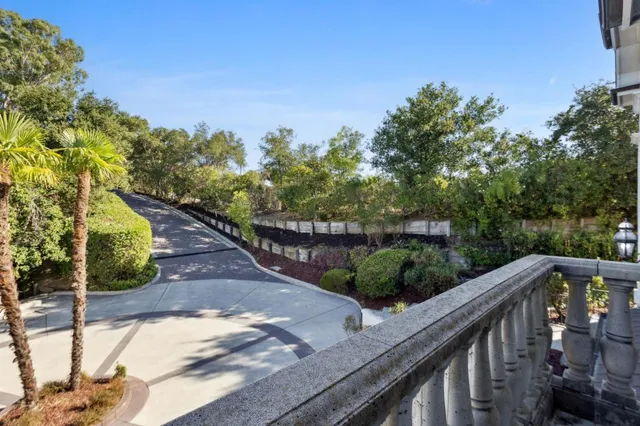 an outdoor view of a building