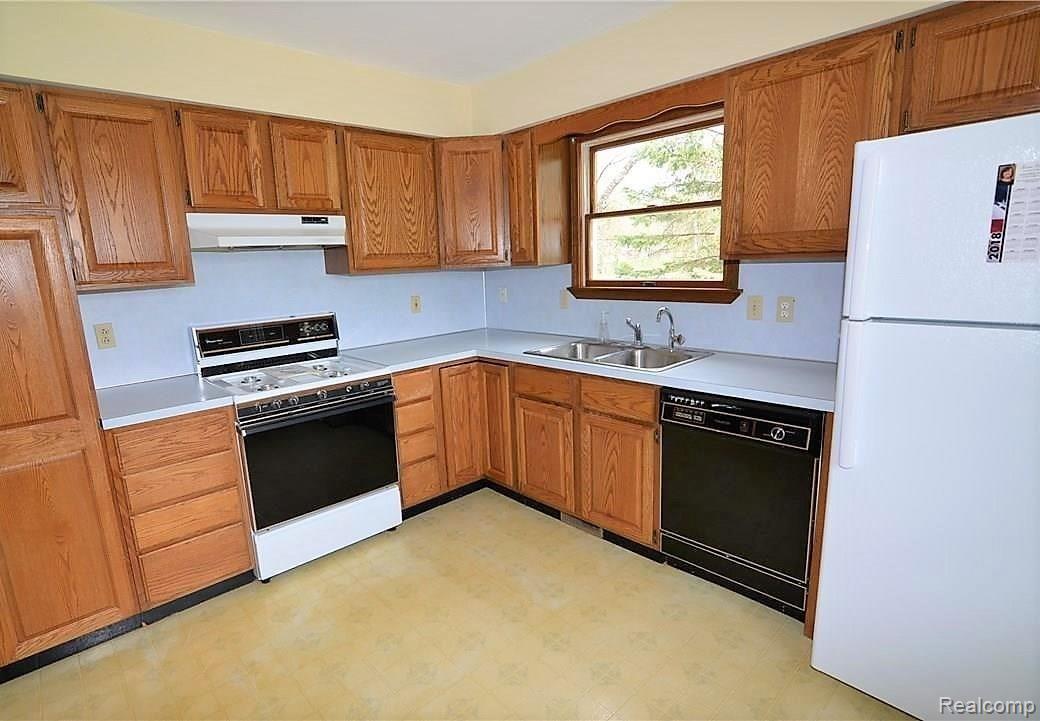 11365 Linden Road Linden, MI 48451 - Photo 14 of 22 SOLID WOOD CABINETS