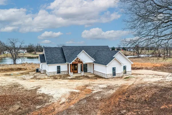 $370,000 | 3826 Farm To Market 900, Saltillo, TX 75478