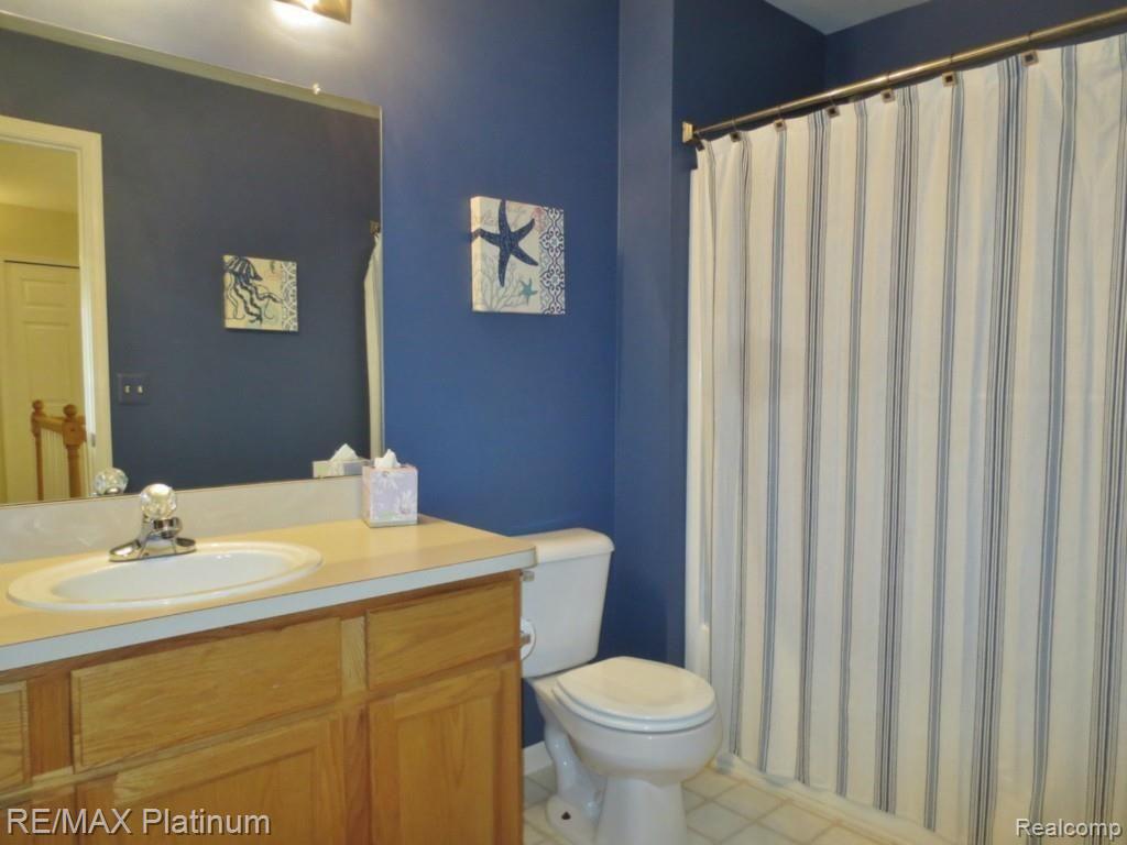 118 Chestnut Ridge Walled Lake, MI 48390 - Photo 19 of 22 Bathroom