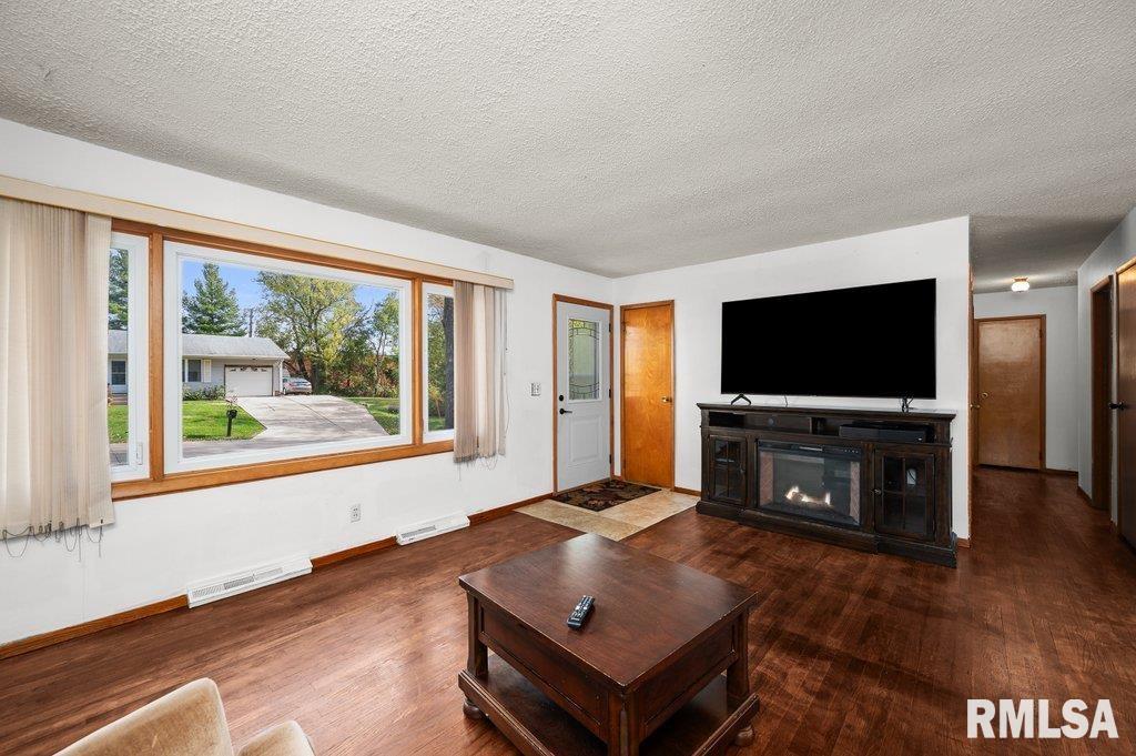 1406 15th Street Silvis, IL 61282 - Photo 11 of 33