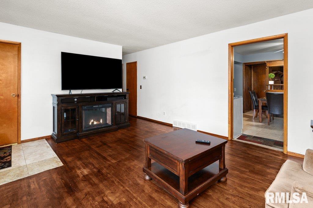 1406 15th Street Silvis, IL 61282 - Photo 10 of 33