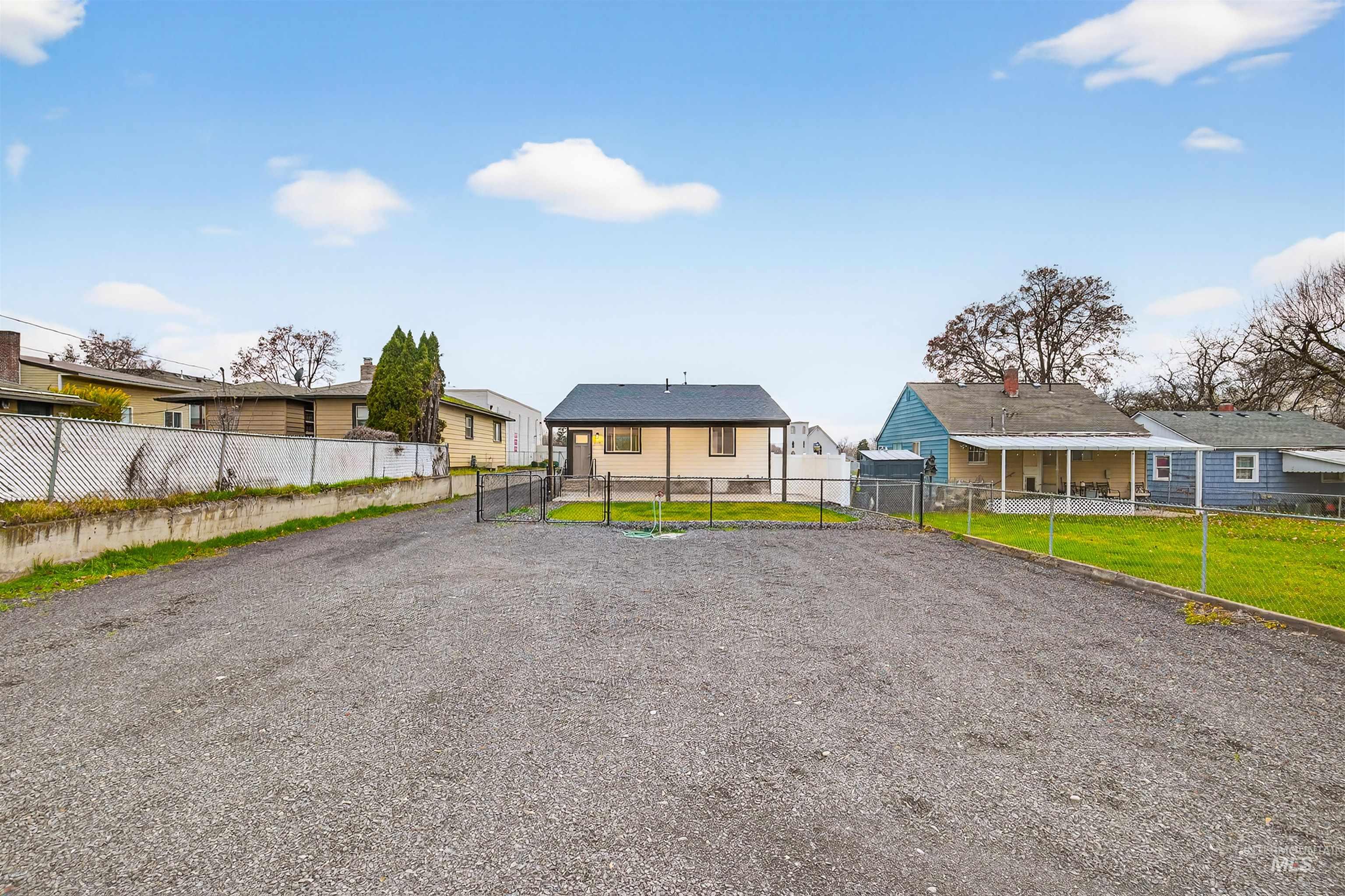 929 10th Street Clarkston, WA 99403 - Photo 39 of 43 View of front of property with a residential view and a patio area