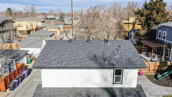 a view of a yard with sitting area