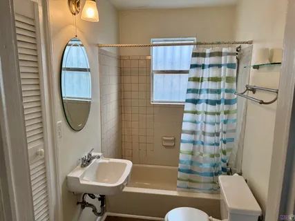 $1,100 | 821 Iris Street, Baton Rouge, LA 70802