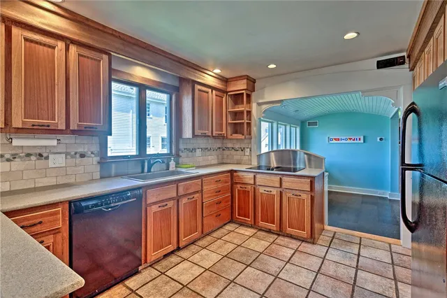 $3,300 | 129 Dighton Avenue, Portsmouth, RI 02871