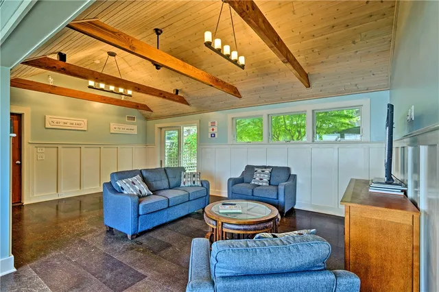 $3,300 | 129 Dighton Avenue, Portsmouth, RI 02871