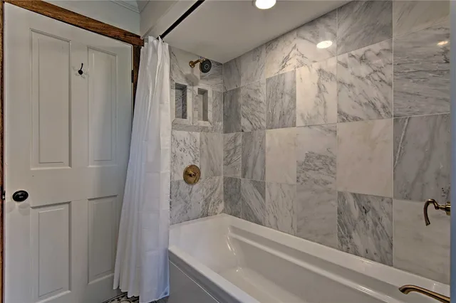 $3,300 | 129 Dighton Avenue, Portsmouth, RI 02871