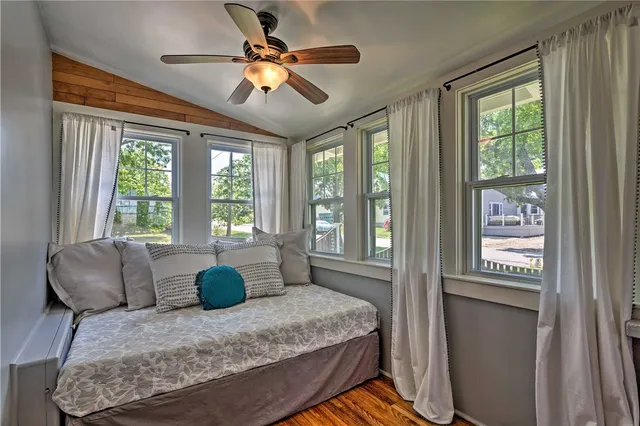 $3,300 | 129 Dighton Avenue, Portsmouth, RI 02871