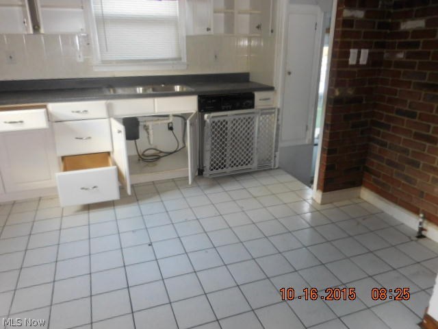1115 Villaview Road Cleveland, OH 44119 - Photo 3 of 10 Gallery Image 3