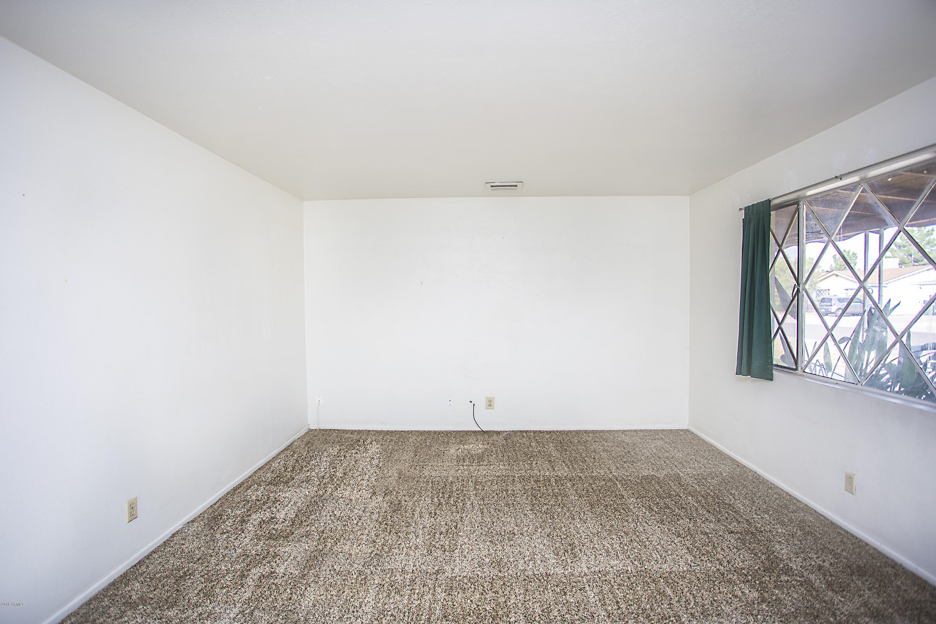 3013 West Charter Oak Road Phoenix, AZ 85029 - Photo 11 of 29 8