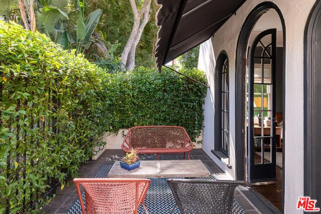 $4,295,000 | 2073 North Catalina Street, Los Angeles, CA 90027