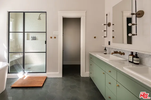 $4,295,000 | 2073 North Catalina Street, Los Angeles, CA 90027