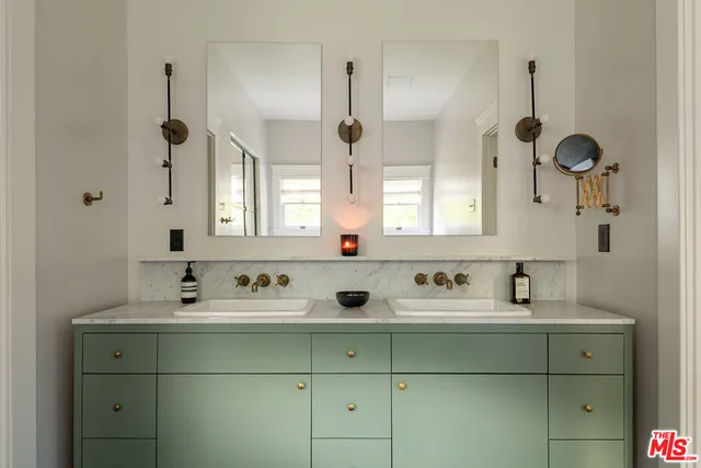 $4,295,000 | 2073 North Catalina Street, Los Angeles, CA 90027