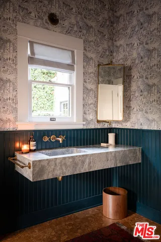 $4,295,000 | 2073 North Catalina Street, Los Angeles, CA 90027