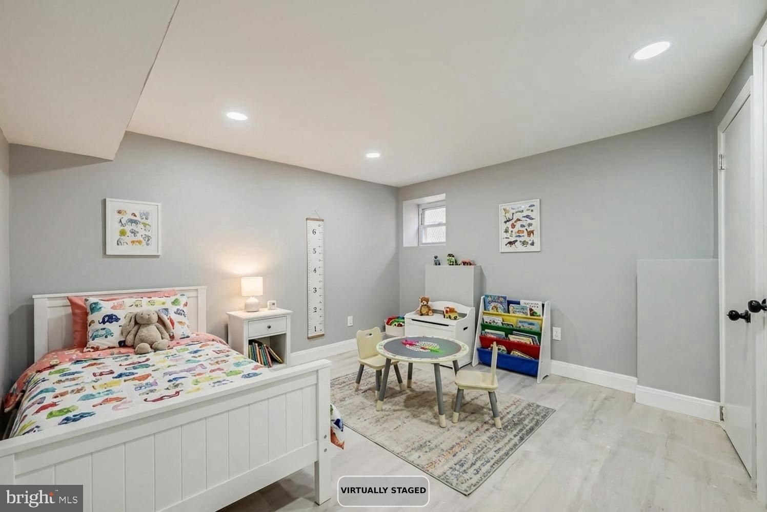 4111 Penhurst Avenue Baltimore, MD 21215 - Photo 29 of 39 a bedroom with furniture and a potted plant