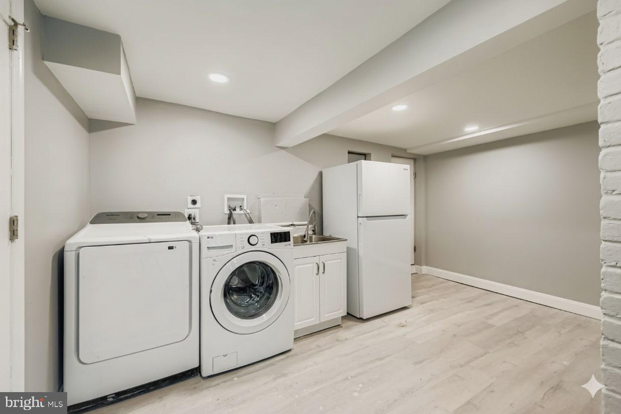 4111 Penhurst Avenue Baltimore, MD 21215 - Photo 33 of 39 a utility room with dryer and washer