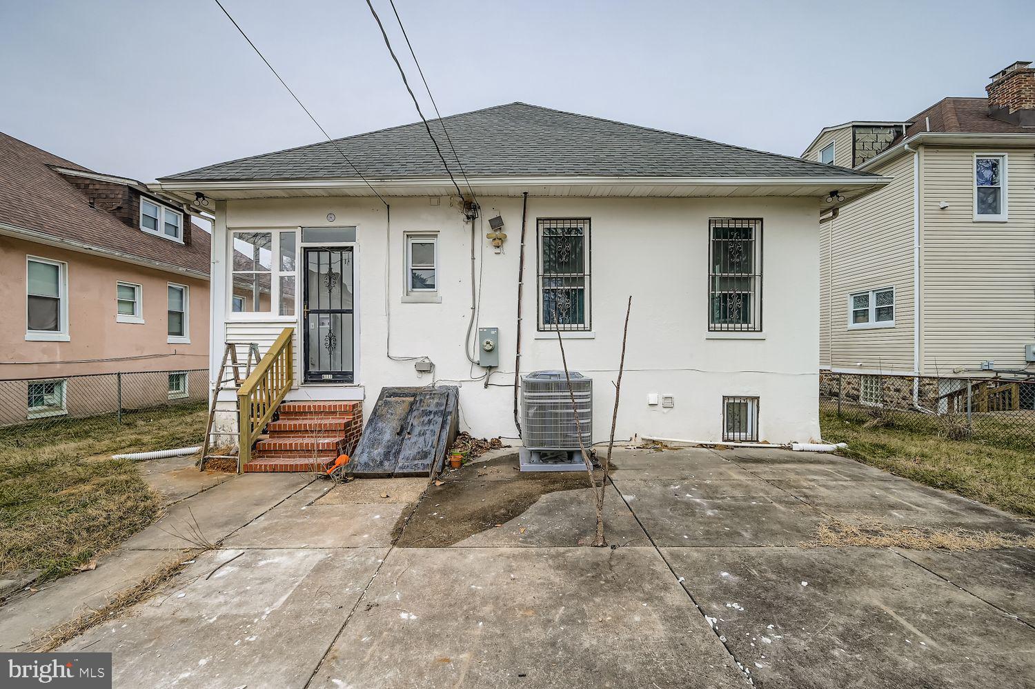4111 Penhurst Avenue Baltimore, MD 21215 - Photo 35 of 39 a view of a house with backyard and sitting area