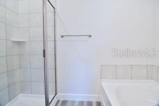 1791 Roberts Trail Bell, FL 32619 - Photo 12 of 28 a bathroom with a bathtub