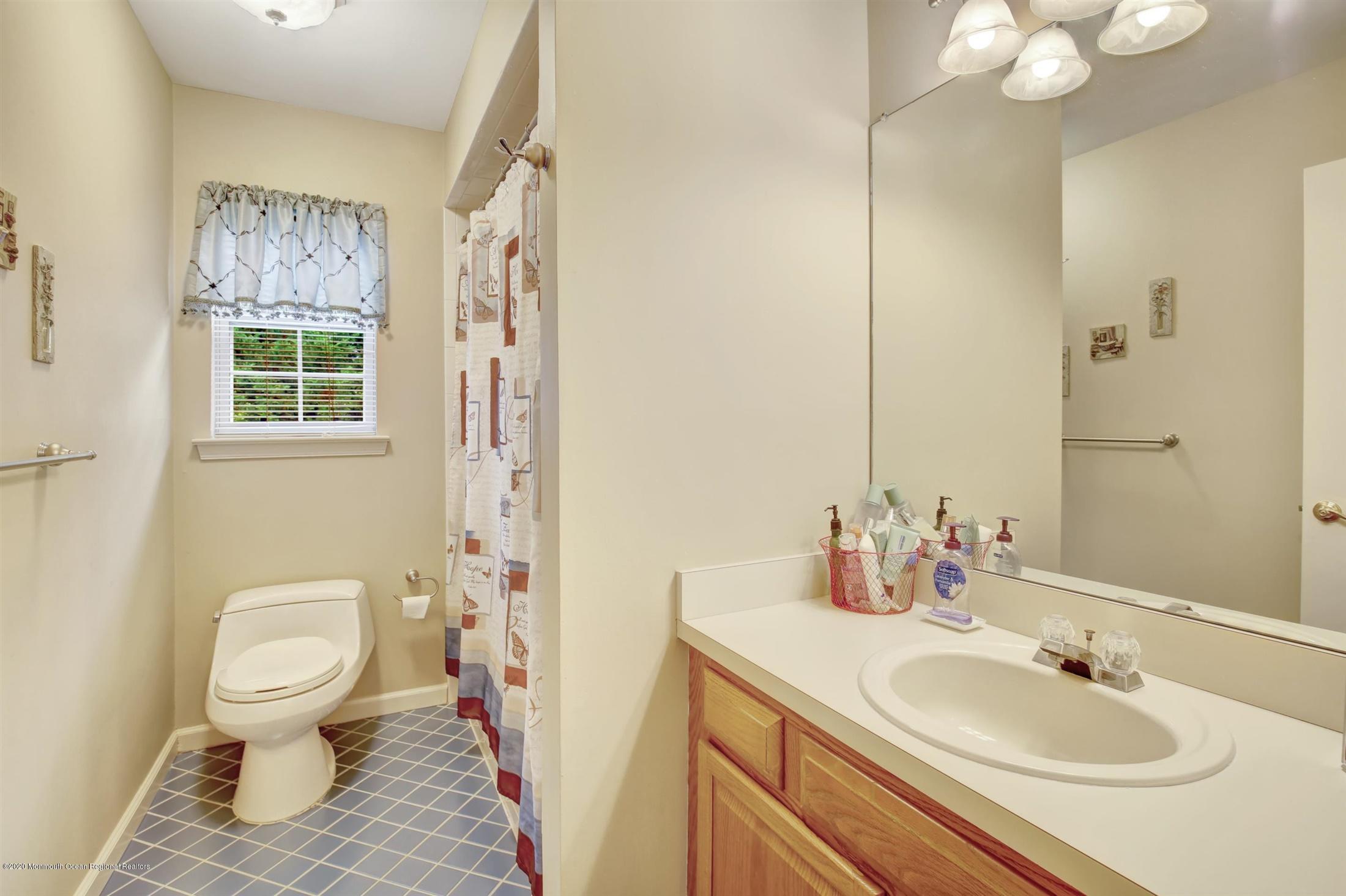 1 MacIntosh Court Jackson, NJ 08527 - Photo 27 of 30 27-Bathroom