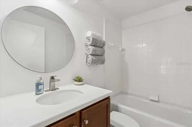 $390,000 | 1860 Greenbrook Court, Oviedo, FL 32766