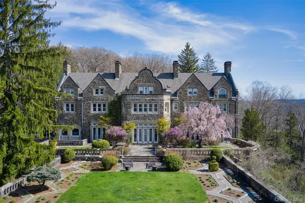$5,950,000 | 43 Ontio Road, Tuxedo Park, NY 10987