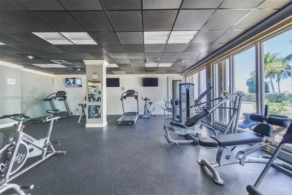 $3,100 | 1865 79th Street Causeway, Unit 5H, North Bay Village, FL 33141