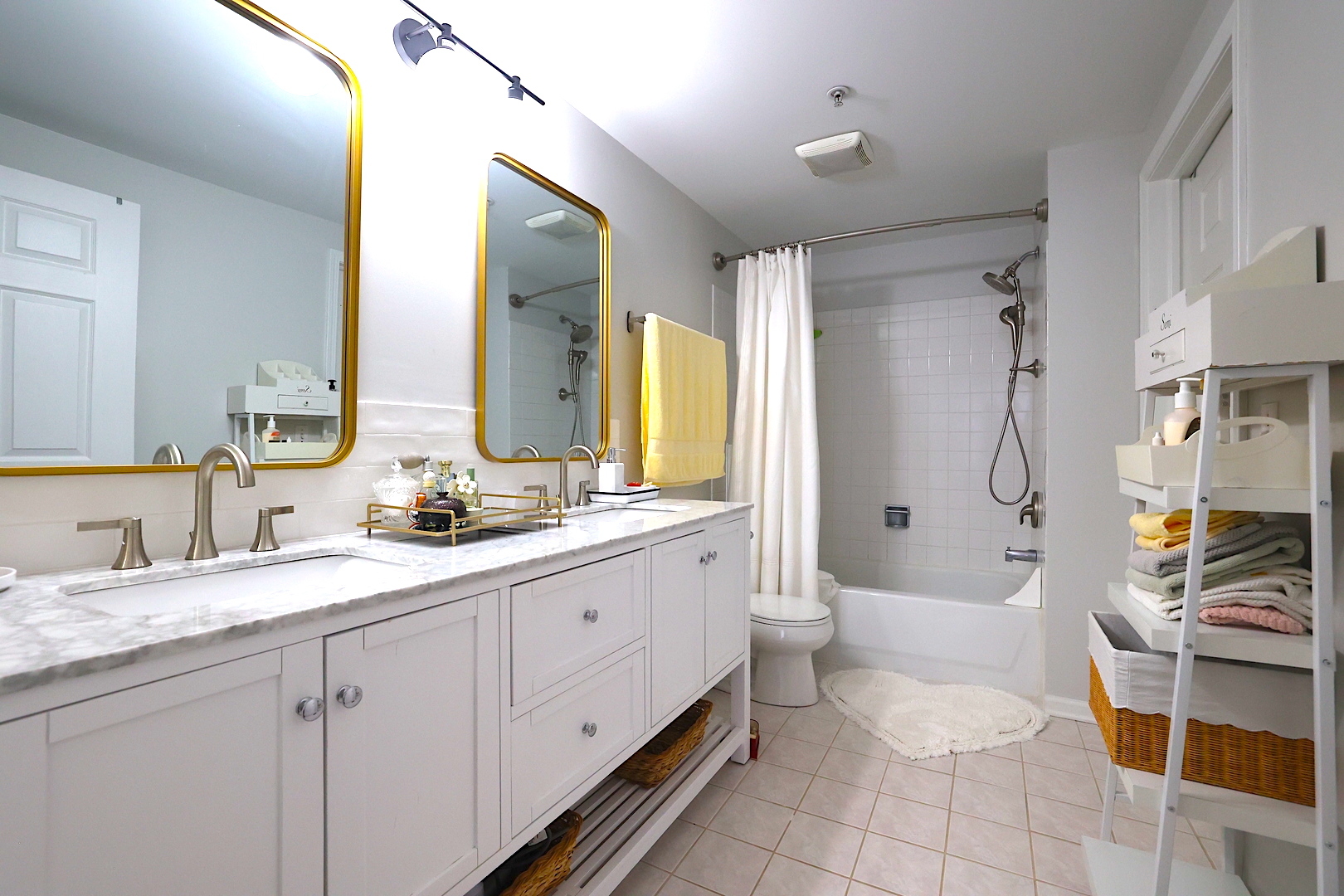 650 Mill Circle, Unit 103 Wheeling, IL 60090 - Photo 12 of 14 a spacious bathroom with a granite countertop sink mirror and a bathtub