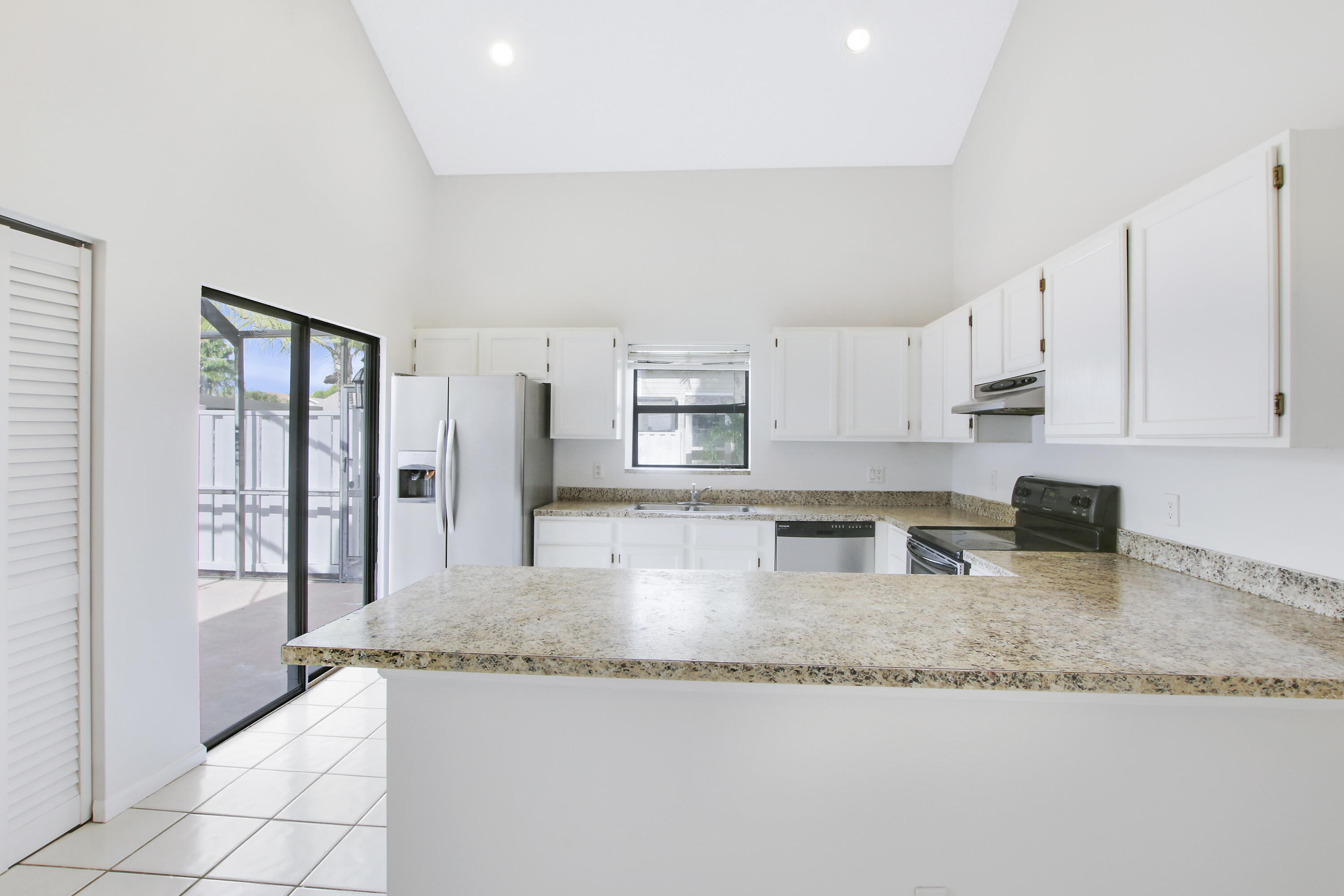 302 Summerwinds Lane Jupiter, FL 33458 - Photo 15 of 41 Kitchen