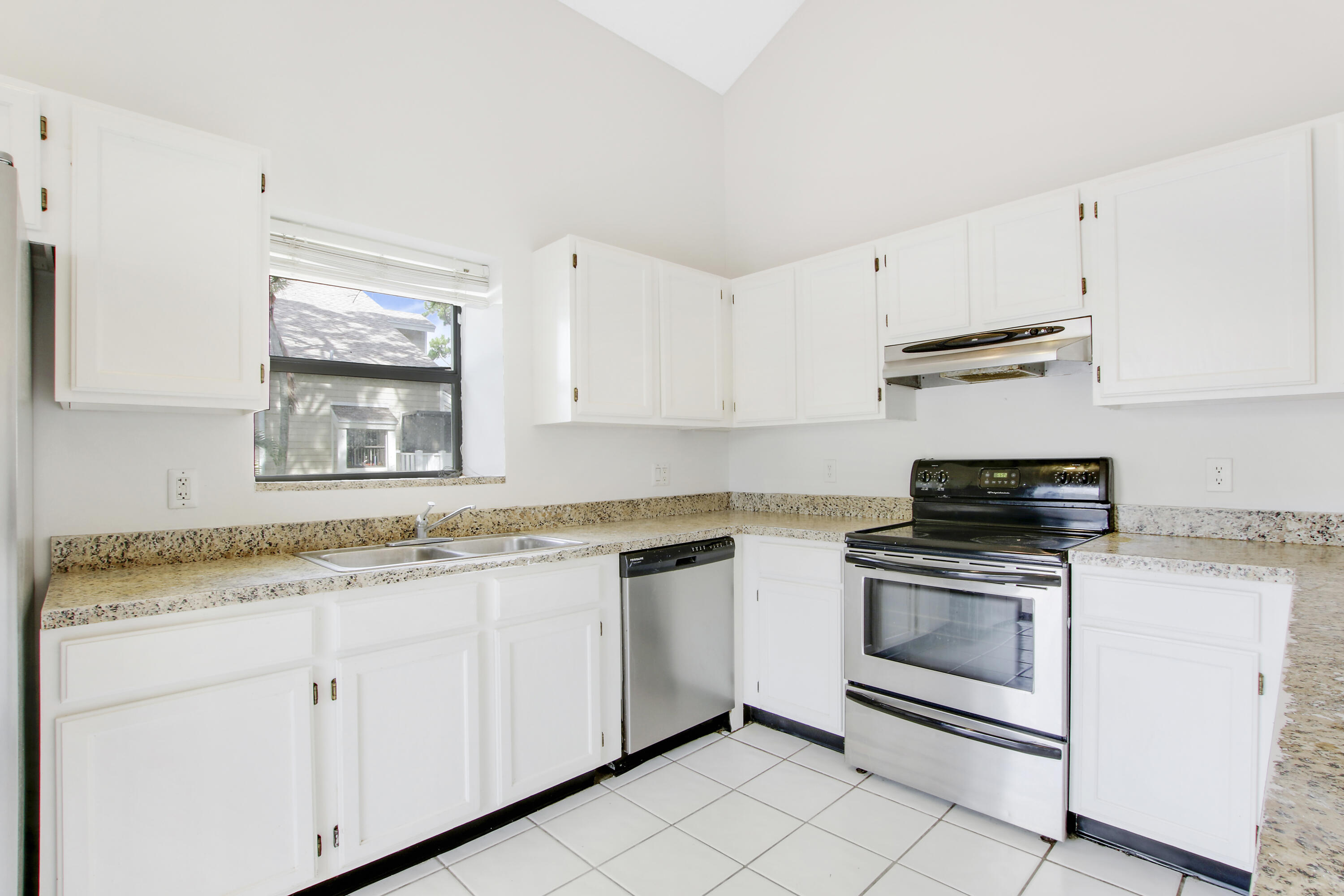 302 Summerwinds Lane Jupiter, FL 33458 - Photo 17 of 41 Kitchen window