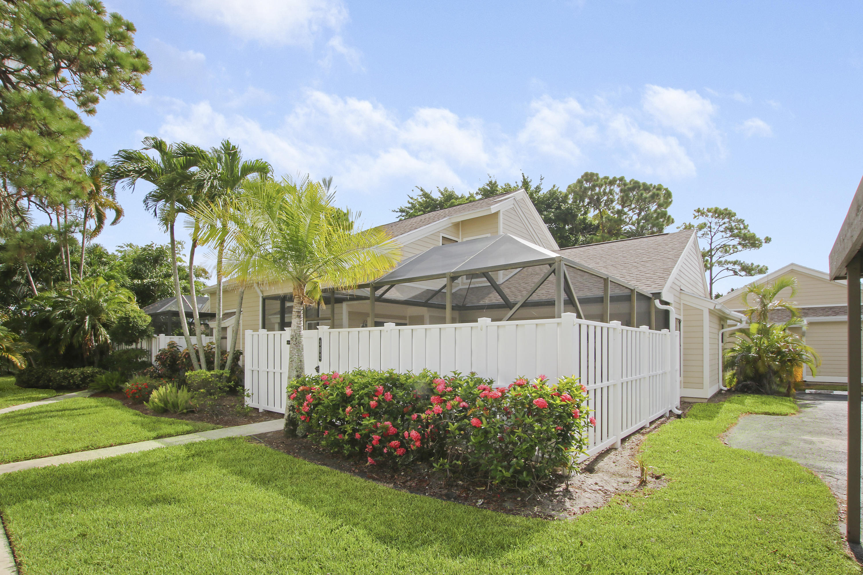 302 Summerwinds Lane Jupiter, FL 33458 - Photo 2 of 41 Privacy Fence