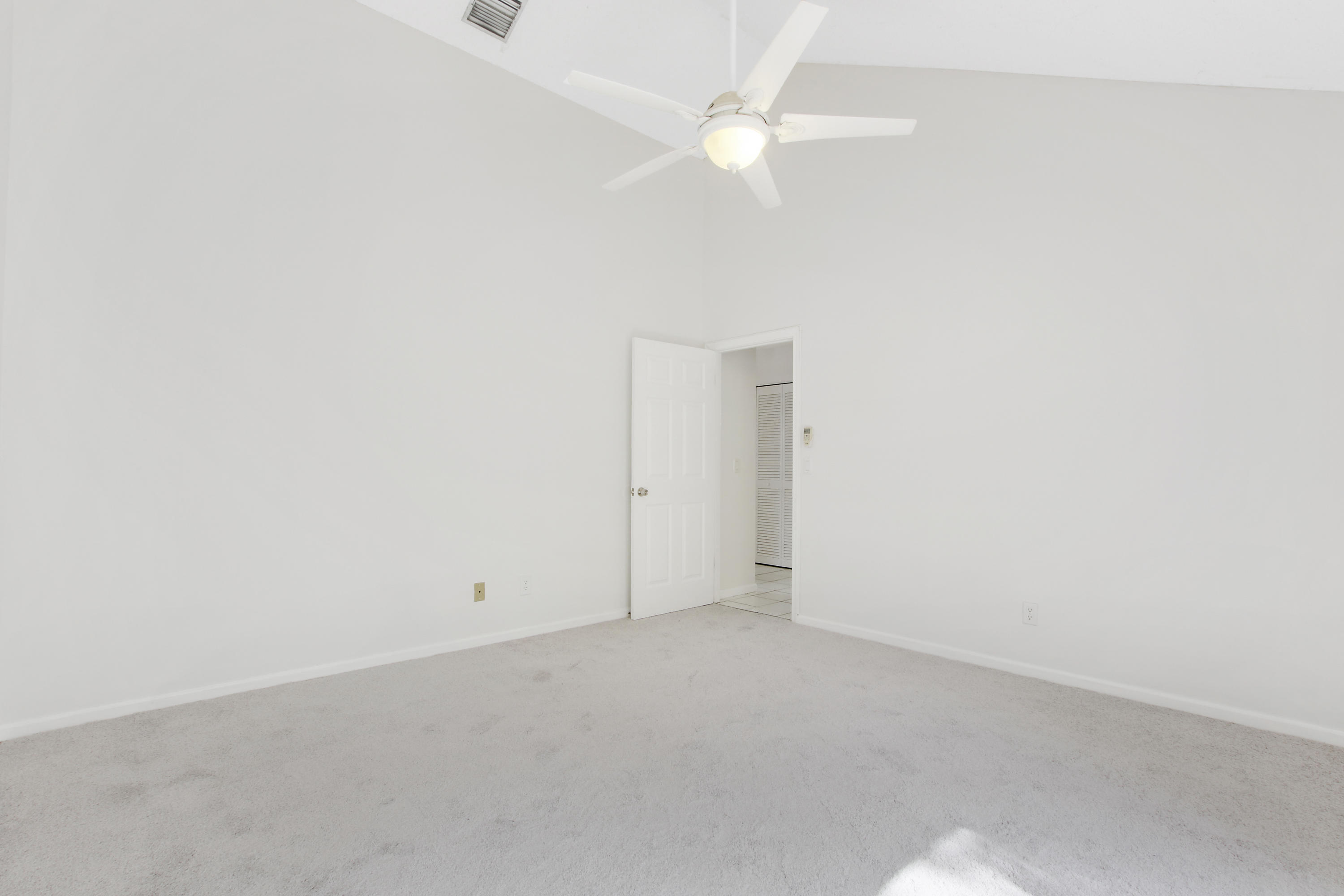 302 Summerwinds Lane Jupiter, FL 33458 - Photo 22 of 41 1st Floor Masterbedroom