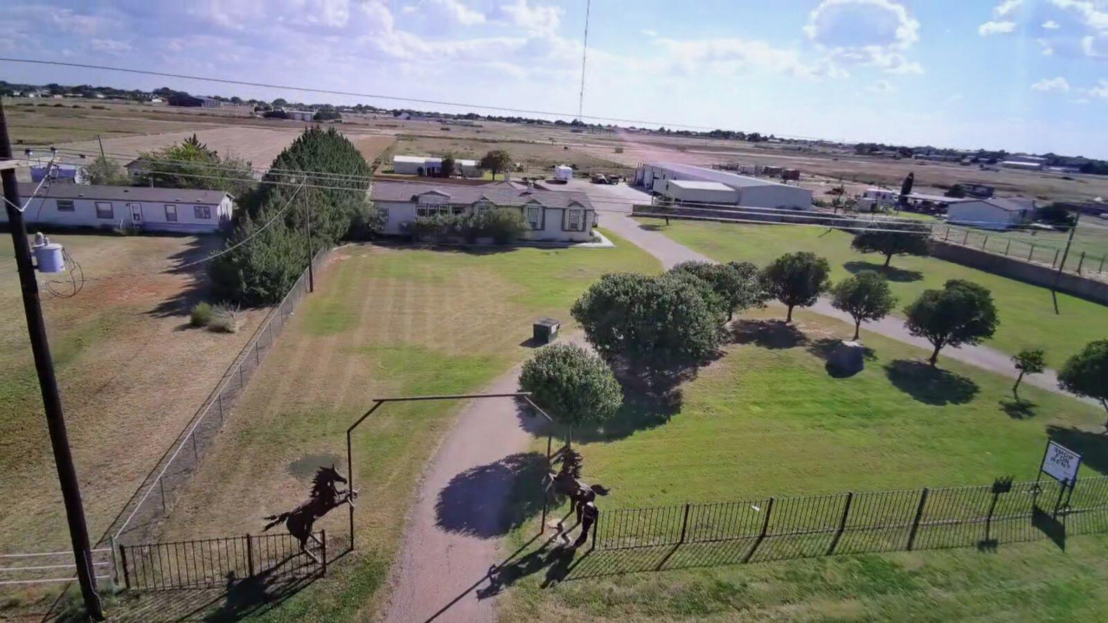 2811 Woodrow Road Lubbock, TX 79423 - Photo 2 of 69 5658814825389526519