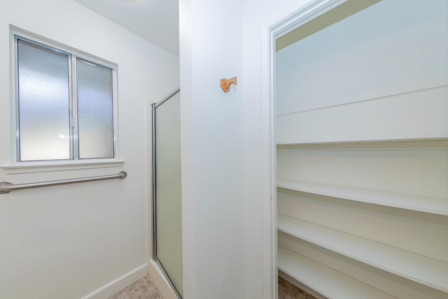 42634 Springwood Road Oakhurst, CA 93644 - Photo 19 of 40 Primary bathroom