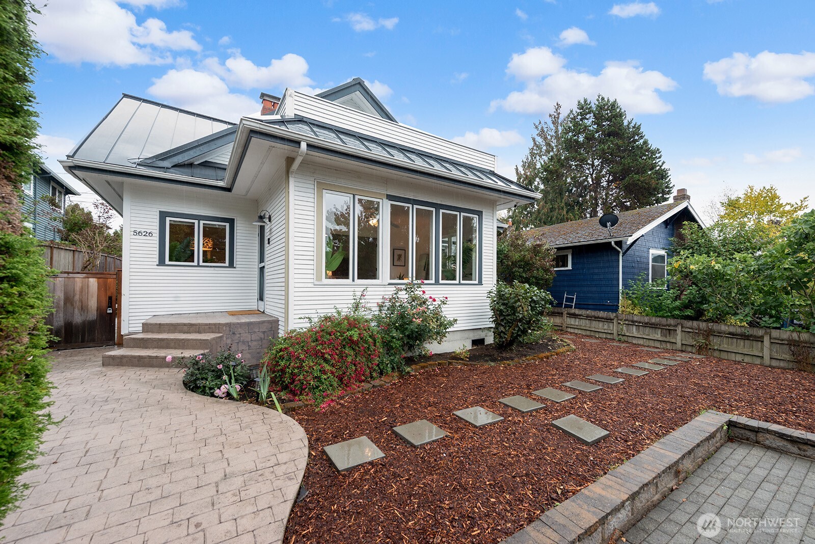 5626 46th Avenue Southwest Seattle, WA 98136 - Photo 2 of 38 Gallery Image 2